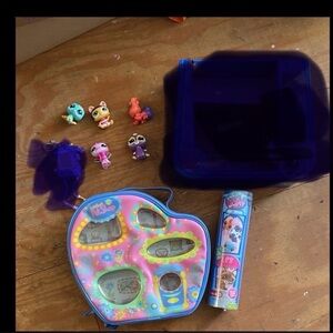 Littlest Pet Shop Colorful Figure Set with Accessories